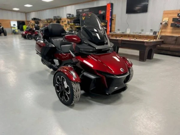 2023 Can-Am Spyder RT Limited with Platine Wheels
