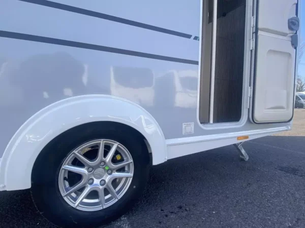 2025 XPLORE XC LITE 4 BERTH TOURING CARAVAN - BRAND NEW! - Image 11