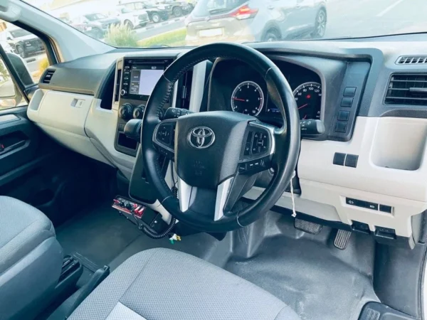 Toyota Hiace 2019 Model Commuter, 2.8L Turbo Diesel Automatic Full Option - Image 11