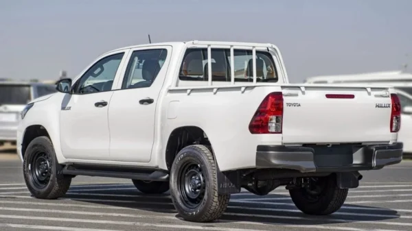2023 Toyota Hilux 2.4L MED Option P Window Diesel - Image 11