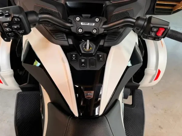 Can-Am Spyder RT ACE Sea to Sky 2024 - Image 14