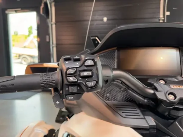 Can-Am Spyder RT ACE Sea to Sky 2024 - Image 10