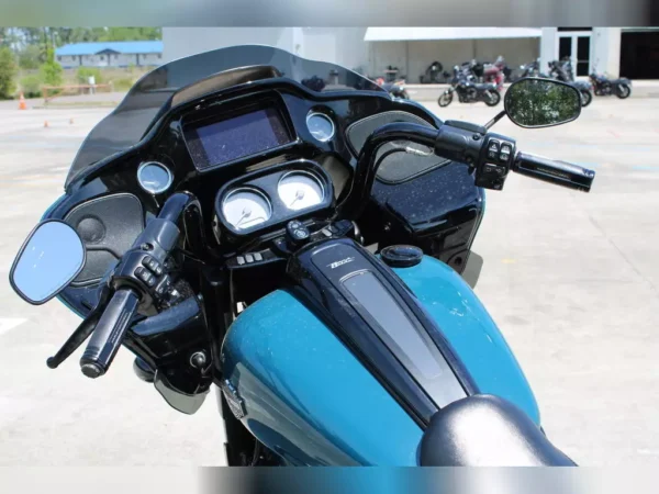 Used 2021 Harley-Davidson Touring Motorcycle - Image 11