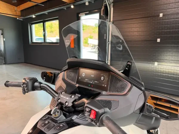 Can-Am Spyder RT ACE Sea to Sky 2024 - Image 11
