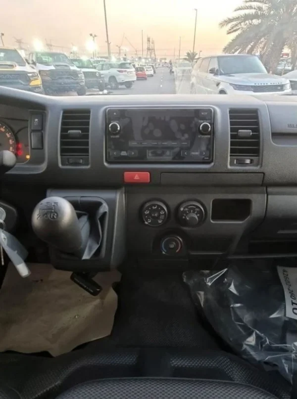 Toyota Hiace HIACE 2.7L MT PETROL OLD SHIP - Image 14