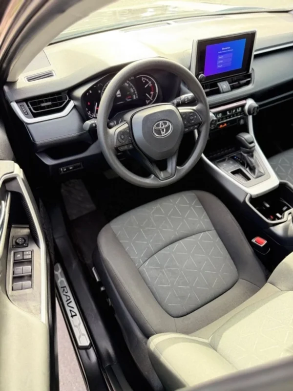 Toyota RAV4 XLE 2.5 leather seats, push start - Image 18