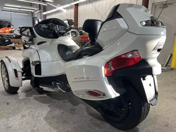 Used 2015 Can-Am Spyder RT Limited 6 Speed semi-Automatic (SE6) - Image 2