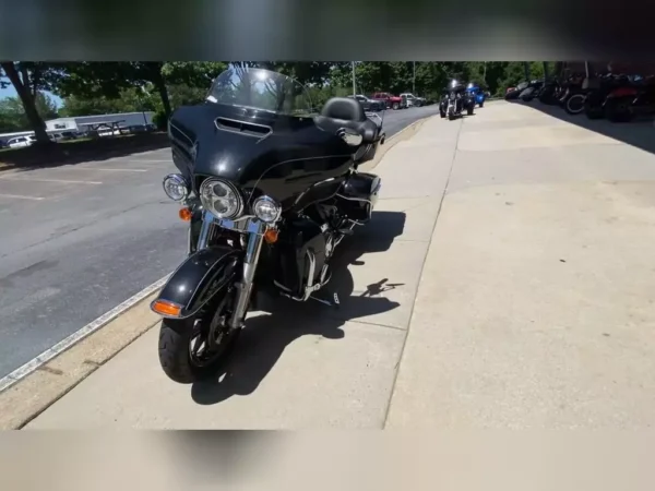 Used 2017 Harley-Davidson Touring Motorcycle - Image 3