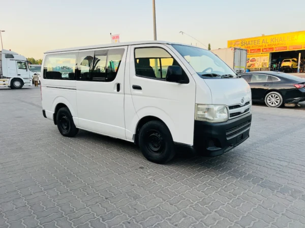 2013 Toyota Hiace 13-Seater - Image 4