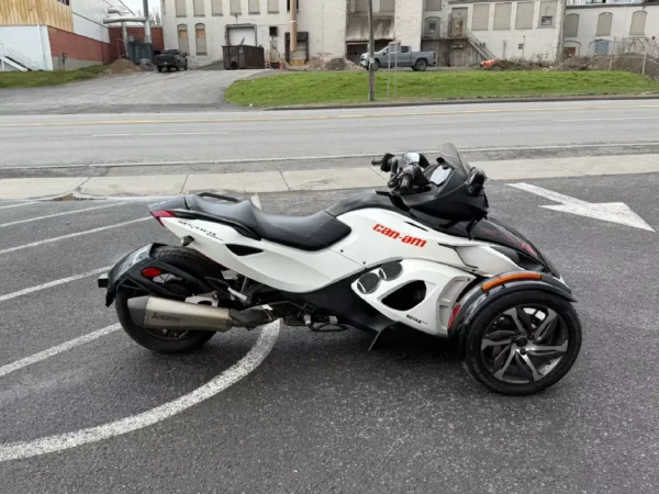Used 2014 Can-Am Spyder RS-S SE5 - Image 5