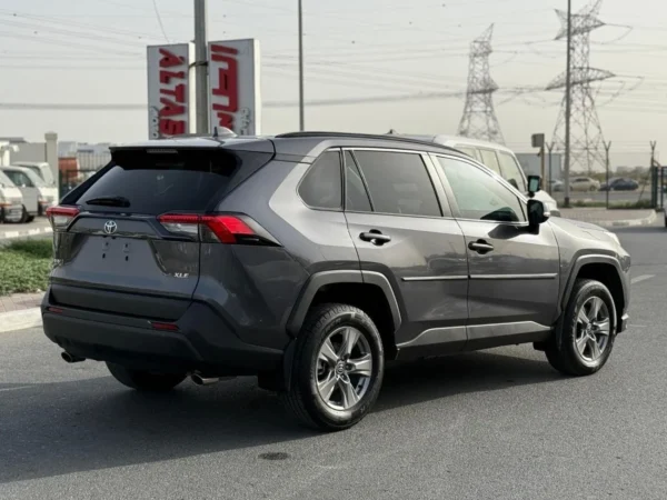 Toyota RAV4 XLE 2.5 leather seats, push start - Image 5