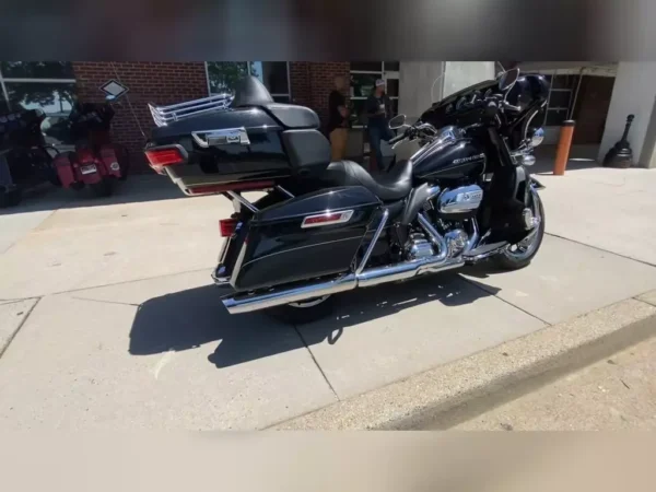 Used 2017 Harley-Davidson Touring Motorcycle - Image 6