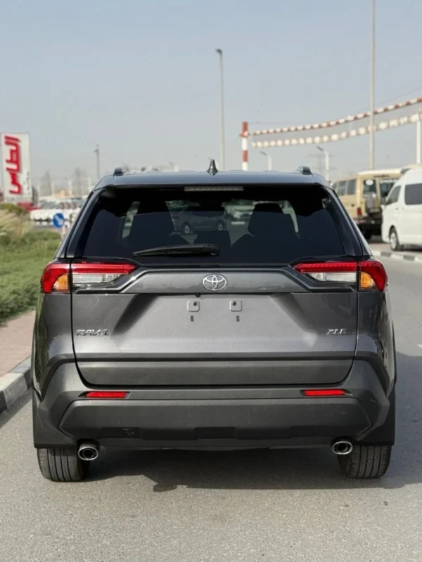 Toyota RAV4 XLE 2.5 leather seats, push start - Image 6