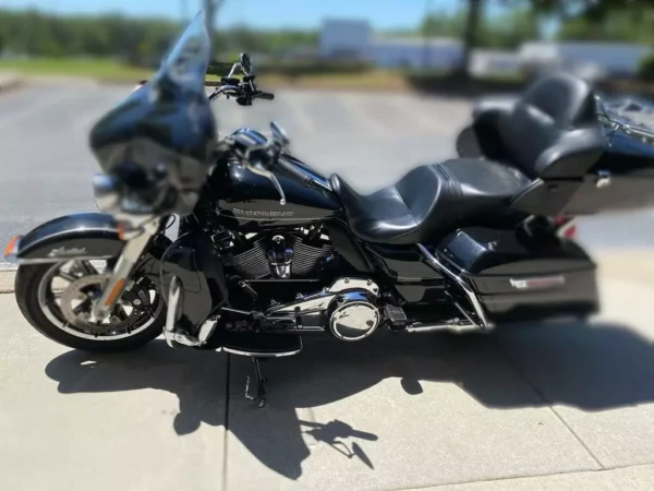 Used 2017 Harley-Davidson Touring Motorcycle - Image 7
