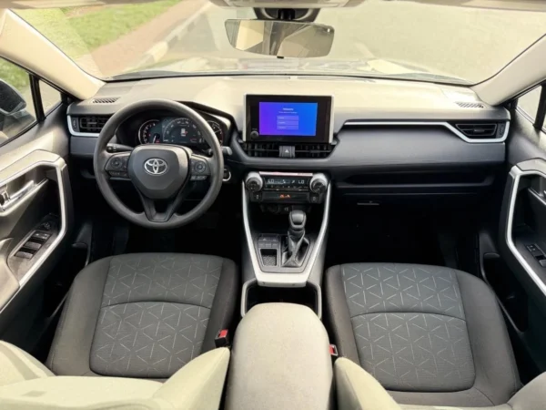 Toyota RAV4 XLE 2.5 leather seats, push start - Image 7