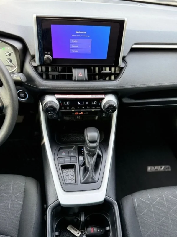 Toyota RAV4 XLE 2.5 leather seats, push start - Image 9