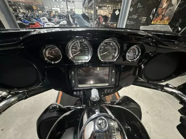 Used 2017 Harley-Davidson Touring Motorcycle - Image 10