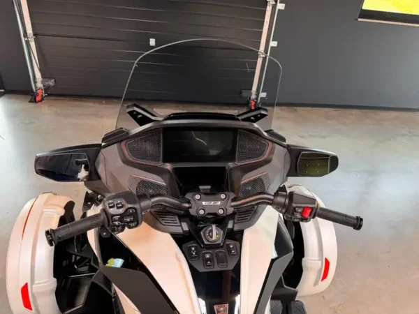 Can-Am Spyder RT ACE Sea to Sky 2024 - Image 9