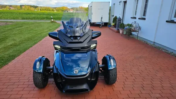 Can-Am Spyder RT - Image 10