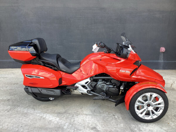 2024 Can-Am Spyder RT Limited - Image 2